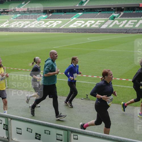 05.10.2025 - 20. swb-Marathon Bremen Michael Burmester http://msf.ph/oto/9239976 05.10.2025 10:34:24 Laufen im Stadion 5172, 7101, 7147, 7215, 9266, 9292, 9309, 9314, 9372, 9430, 9472, 9489, 9521, 9529, 9547, 9585, 9591, 9669, 9714, 9719, 9720, 9783, 9797, 9820, 9844, 9872, 9881, 9882, 9902, 9932, 9943, 9947, 10003, 10005, 10009, 10015, 10024, 10028, 10069, 10088, 10107, 10111, 10116, 10178, 10180, 10191, 10195, 10196, 10200, 10231, 10261, 10285, 10287, 10302, 10307, 10329, 10341, 10397, 10398, 10408, 10424, 10466, 10527, 10546, 10590, 10641, 10645, 10648, 10758 meine-sportfotos.de