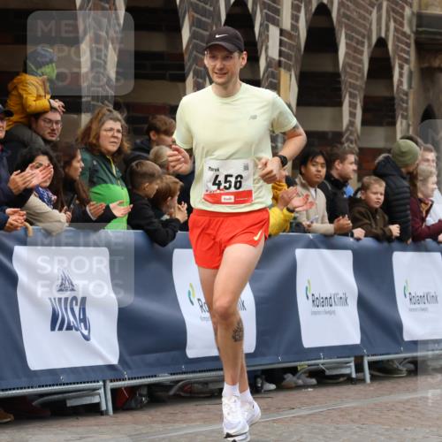 05.10.2025 - 20. swb-Marathon Bremen Strokosch-Dieckow http://msf.ph/oto/9239994 05.10.2025 12:42:22 Ziel 456, 1921 meine-sportfotos.de