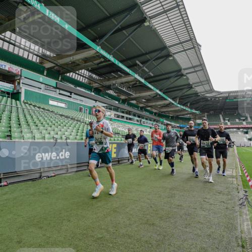 05.10.2025 - 20. swb-Marathon Bremen Michael Burmester http://msf.ph/oto/9240003 05.10.2025 13:04:46 Laufen im Stadion 100, 190, 199, 406, 421, 470, 490, 607, 712, 858, 1012, 1061, 1080, 1084, 1132, 1404, 1455, 1468, 1478, 1480, 1746, 1765, 1834, 1852, 1914, 1997, 2009, 2086, 2333, 2399, 2536, 2584, 2617, 2664, 2802, 2901, 2989, 3008, 3216, 3346, 3413, 3433, 3445, 3483, 3561, 3658, 3901, 4001, 4005, 4187, 4241, 4243, 4244, 4501, 4524, 4627, 4634, 4637, 4638, 4671, 4757, 4803, 4838, 4840, 4855, 4858, 4928, 5082, 5212, 5247, 5286, 5295, 5446, 5464, 5614, 5832, 5969, 6287 meine-sportfotos.de