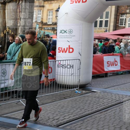 05.10.2025 - 20. swb-Marathon Bremen Yannick Fuchs http://msf.ph/oto/9240011 05.10.2025 11:08:11 Ziel 8123, 9557, 10365, 10706, 10782, 10783, 11490, 11677 meine-sportfotos.de