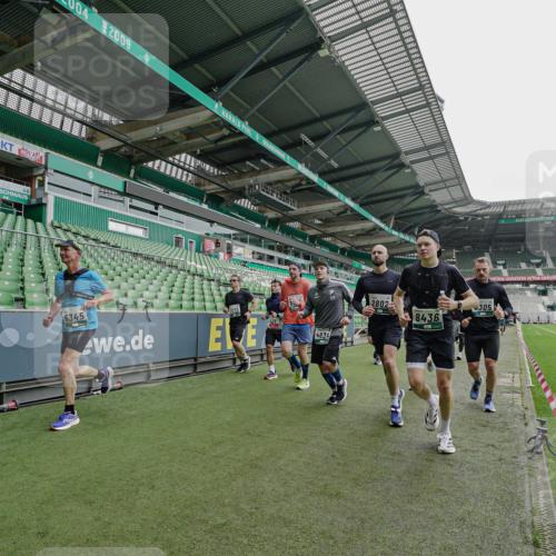 05.10.2025 - 20. swb-Marathon Bremen Michael Burmester http://msf.ph/oto/9240013 05.10.2025 13:04:46 Laufen im Stadion 100, 190, 199, 406, 421, 470, 490, 607, 712, 858, 1012, 1061, 1080, 1084, 1132, 1404, 1455, 1468, 1478, 1480, 1746, 1765, 1834, 1852, 1914, 1997, 2009, 2086, 2333, 2399, 2536, 2584, 2617, 2664, 2802, 2901, 2989, 3008, 3216, 3346, 3413, 3433, 3445, 3483, 3561, 3658, 3901, 4001, 4005, 4187, 4241, 4243, 4244, 4501, 4524, 4627, 4634, 4637, 4638, 4671, 4757, 4803, 4838, 4840, 4855, 4858, 4928, 5082, 5212, 5247, 5286, 5295, 5446, 5464, 5614, 5832, 5969, 6287 meine-sportfotos.de