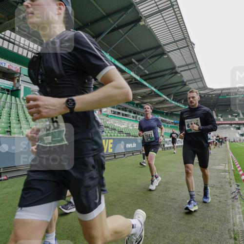 05.10.2025 - 20. swb-Marathon Bremen Michael Burmester http://msf.ph/oto/9240025 05.10.2025 13:04:47 Laufen im Stadion 100, 190, 199, 406, 421, 470, 490, 607, 712, 858, 1012, 1061, 1080, 1084, 1132, 1404, 1455, 1468, 1478, 1480, 1746, 1765, 1834, 1852, 1914, 1997, 2009, 2086, 2333, 2399, 2536, 2584, 2617, 2664, 2802, 2901, 2989, 3008, 3216, 3346, 3378, 3413, 3433, 3445, 3483, 3561, 3658, 3901, 4001, 4187, 4241, 4243, 4244, 4376, 4501, 4524, 4627, 4634, 4637, 4638, 4671, 4757, 4803, 4838, 4840, 4855, 4858, 4928, 5082, 5212, 5247, 5286, 5295, 5446, 5464, 5614, 5832, 5969, 6287 meine-sportfotos.de
