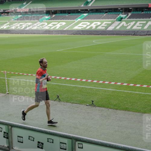 05.10.2025 - 20. swb-Marathon Bremen Michael Burmester http://msf.ph/oto/9240026 05.10.2025 10:34:26 Laufen im Stadion 5172, 7101, 7147, 7215, 9266, 9292, 9309, 9314, 9372, 9430, 9472, 9489, 9521, 9529, 9547, 9585, 9591, 9669, 9714, 9719, 9720, 9766, 9783, 9797, 9820, 9844, 9847, 9872, 9881, 9882, 9902, 9932, 9943, 9947, 9952, 10003, 10005, 10009, 10015, 10024, 10028, 10069, 10080, 10088, 10107, 10111, 10116, 10178, 10191, 10195, 10196, 10200, 10231, 10261, 10285, 10287, 10302, 10307, 10329, 10341, 10397, 10398, 10408, 10424, 10466, 10527, 10590, 10641, 10645, 10648, 10758 meine-sportfotos.de
