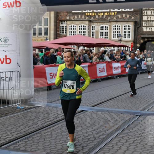 05.10.2025 - 20. swb-Marathon Bremen Yannick Fuchs http://msf.ph/oto/9240040 05.10.2025 11:08:11 Ziel 8123, 9557, 10365, 10706, 10782, 10783, 11490, 11677 meine-sportfotos.de