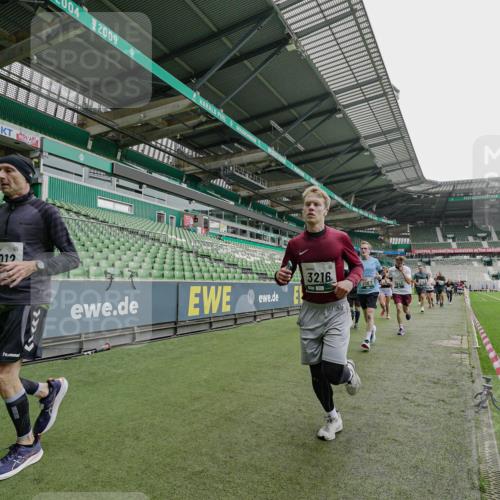 05.10.2025 - 20. swb-Marathon Bremen Michael Burmester http://msf.ph/oto/9240047 05.10.2025 13:04:49 Laufen im Stadion 100, 190, 199, 406, 421, 470, 490, 607, 712, 858, 924, 1012, 1061, 1080, 1132, 1404, 1455, 1478, 1480, 1746, 1765, 1834, 1852, 1914, 1997, 2009, 2086, 2333, 2399, 2536, 2584, 2604, 2617, 2664, 2802, 2901, 2989, 3008, 3049, 3216, 3346, 3378, 3380, 3413, 3433, 3445, 3483, 3561, 3658, 3901, 4001, 4187, 4241, 4243, 4244, 4376, 4501, 4627, 4634, 4671, 4757, 4803, 4838, 4840, 4855, 4858, 4928, 5082, 5247, 5286, 5295, 5446, 5464, 5614, 5832, 5904, 5969, 6287 meine-sportfotos.de