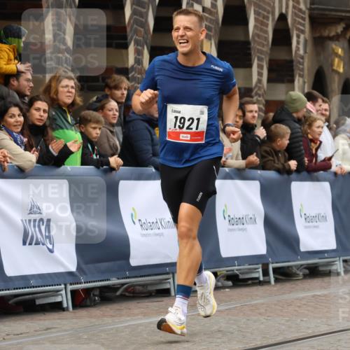 05.10.2025 - 20. swb-Marathon Bremen Strokosch-Dieckow http://msf.ph/oto/9240050 05.10.2025 12:42:24 Ziel 456, 1921 meine-sportfotos.de