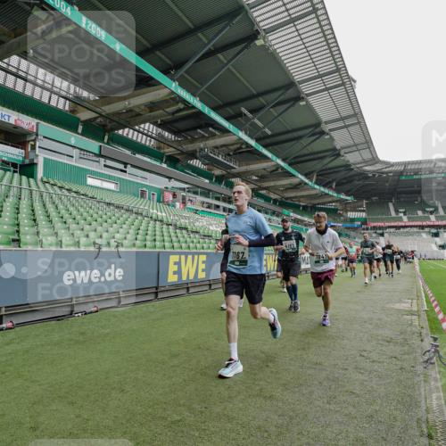 05.10.2025 - 20. swb-Marathon Bremen Michael Burmester http://msf.ph/oto/9240059 05.10.2025 13:04:50 Laufen im Stadion 100, 190, 199, 406, 421, 470, 490, 607, 712, 858, 924, 1012, 1061, 1080, 1132, 1404, 1455, 1478, 1480, 1746, 1765, 1834, 1852, 1914, 1997, 2009, 2086, 2333, 2399, 2536, 2584, 2604, 2617, 2664, 2802, 2901, 2989, 3008, 3049, 3216, 3346, 3378, 3380, 3413, 3433, 3445, 3483, 3561, 3658, 3901, 4001, 4187, 4241, 4243, 4244, 4376, 4501, 4627, 4634, 4671, 4757, 4803, 4838, 4840, 4855, 4858, 4928, 5082, 5247, 5286, 5295, 5446, 5464, 5614, 5832, 5904, 5969 meine-sportfotos.de