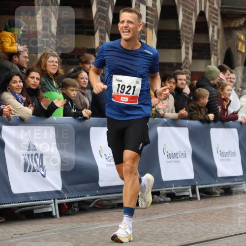 05.10.2025 - 20. swb-Marathon Bremen Strokosch-Dieckow http://msf.ph/oto/9240071 05.10.2025 12:42:24 Ziel 456, 1921 meine-sportfotos.de