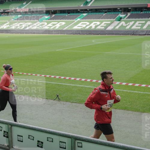 05.10.2025 - 20. swb-Marathon Bremen Michael Burmester http://msf.ph/oto/9240100 05.10.2025 10:34:28 Laufen im Stadion 5172, 7101, 7147, 7215, 9266, 9292, 9309, 9314, 9372, 9430, 9472, 9489, 9521, 9529, 9547, 9585, 9591, 9669, 9714, 9719, 9720, 9766, 9783, 9797, 9820, 9844, 9847, 9872, 9881, 9882, 9902, 9932, 9943, 9947, 9952, 9981, 10003, 10005, 10009, 10015, 10024, 10028, 10069, 10080, 10088, 10107, 10111, 10116, 10178, 10191, 10195, 10196, 10200, 10231, 10260, 10261, 10285, 10287, 10302, 10329, 10341, 10397, 10398, 10408, 10424, 10466, 10527, 10590, 10641, 10645, 10648, 10653 meine-sportfotos.de