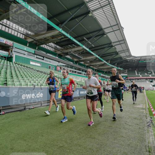 05.10.2025 - 20. swb-Marathon Bremen Michael Burmester http://msf.ph/oto/9240114 05.10.2025 13:04:55 Laufen im Stadion 100, 190, 199, 406, 421, 470, 490, 607, 678, 712, 858, 924, 1012, 1061, 1080, 1132, 1404, 1455, 1478, 1480, 1545, 1746, 1765, 1834, 1852, 1867, 1990, 1997, 2009, 2086, 2190, 2333, 2399, 2536, 2584, 2604, 2617, 2664, 2802, 2901, 2935, 2989, 3008, 3049, 3216, 3346, 3378, 3380, 3413, 3433, 3445, 3483, 3561, 3658, 3799, 3901, 4001, 4055, 4187, 4207, 4241, 4243, 4244, 4376, 4501, 4627, 4634, 4671, 4757, 4803, 4838, 4855, 4858, 4928, 5082, 5247, 5286, 5295, 5446, 5464, 5614, 5904 meine-sportfotos.de