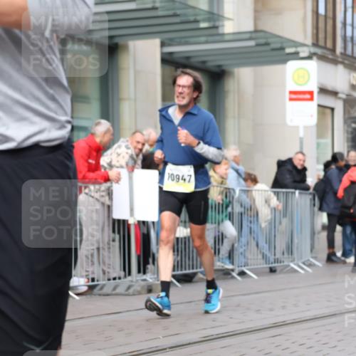 05.10.2025 - 20. swb-Marathon Bremen Strokosch-Dieckow http://msf.ph/oto/9240115 05.10.2025 10:47:18 Ziel 9244, 9339, 9377, 9924, 10062, 10073, 10319, 10382, 10601, 10667, 10676, 10850, 10875, 10929, 10947, 10951, 11244, 11330, 11409, 11498, 11708, 11742, 9244, 9339, 9377, 9924, 10062, 10073, 10319, 10382, 10601, 10667, 10676, 10850, 10875, 10929, 10947, 10951, 11244, 11330, 11409, 11498, 11708, 11742 meine-sportfotos.de
