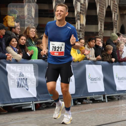 05.10.2025 - 20. swb-Marathon Bremen Strokosch-Dieckow http://msf.ph/oto/9240124 05.10.2025 12:42:24 Ziel 456, 1921 meine-sportfotos.de