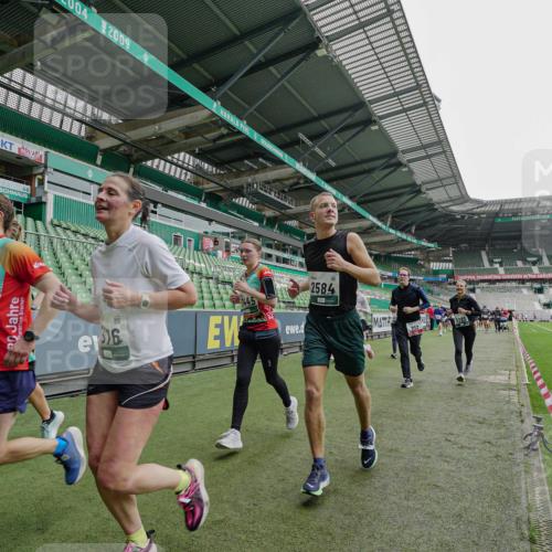 05.10.2025 - 20. swb-Marathon Bremen Michael Burmester http://msf.ph/oto/9240127 05.10.2025 13:04:56 Laufen im Stadion 100, 190, 199, 406, 421, 470, 490, 607, 678, 712, 858, 924, 1012, 1061, 1080, 1132, 1404, 1455, 1478, 1480, 1545, 1746, 1765, 1834, 1867, 1990, 1997, 2009, 2086, 2190, 2333, 2399, 2536, 2584, 2604, 2617, 2664, 2802, 2901, 2935, 2989, 3008, 3049, 3216, 3346, 3378, 3380, 3413, 3433, 3445, 3483, 3561, 3658, 3799, 3901, 4001, 4055, 4187, 4207, 4241, 4243, 4244, 4376, 4501, 4627, 4634, 4671, 4757, 4803, 4838, 4855, 4858, 4928, 5082, 5247, 5286, 5295, 5446, 5464, 5614, 5904 meine-sportfotos.de
