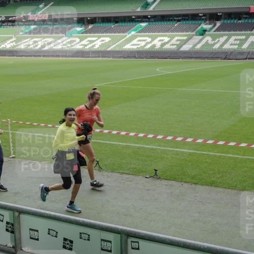 05.10.2025 - 20. swb-Marathon Bremen Michael Burmester http://msf.ph/oto/9240142 05.10.2025 10:34:30 Laufen im Stadion 7101, 7147, 7215, 9266, 9292, 9309, 9314, 9372, 9430, 9472, 9489, 9521, 9529, 9547, 9585, 9591, 9669, 9672, 9714, 9719, 9720, 9766, 9783, 9797, 9820, 9844, 9847, 9872, 9881, 9882, 9902, 9925, 9932, 9943, 9947, 9952, 9981, 10003, 10005, 10009, 10015, 10024, 10028, 10069, 10080, 10088, 10107, 10111, 10116, 10178, 10191, 10195, 10196, 10200, 10231, 10260, 10261, 10285, 10302, 10329, 10341, 10397, 10398, 10408, 10424, 10466, 10527, 10590, 10641, 10645, 10648, 10653, 9529 meine-sportfotos.de