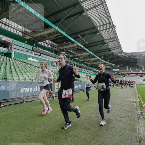 05.10.2025 - 20. swb-Marathon Bremen Michael Burmester http://msf.ph/oto/9240150 05.10.2025 13:04:57 Laufen im Stadion 100, 190, 199, 406, 421, 470, 490, 607, 678, 712, 858, 924, 1012, 1061, 1080, 1132, 1404, 1455, 1478, 1480, 1545, 1746, 1765, 1834, 1840, 1867, 1990, 1997, 2009, 2086, 2190, 2333, 2399, 2536, 2584, 2604, 2617, 2664, 2802, 2901, 2935, 2989, 3008, 3049, 3216, 3346, 3378, 3380, 3413, 3433, 3445, 3483, 3561, 3658, 3799, 3901, 4001, 4055, 4187, 4207, 4241, 4243, 4244, 4376, 4501, 4627, 4634, 4671, 4757, 4803, 4838, 4855, 4858, 4928, 5082, 5247, 5286, 5295, 5446, 5464, 5614, 5904 meine-sportfotos.de