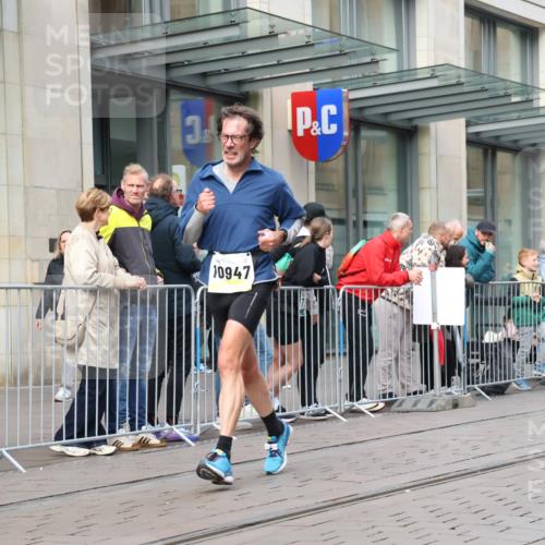 05.10.2025 - 20. swb-Marathon Bremen Strokosch-Dieckow http://msf.ph/oto/9240155 05.10.2025 10:47:19 Ziel 9244, 9339, 9377, 9924, 10062, 10073, 10319, 10382, 10601, 10676, 10850, 10875, 10929, 10947, 10951, 11244, 11330, 11409, 11708, 11742, 9244, 9339, 9377, 9924, 10062, 10073, 10319, 10382, 10601, 10676, 10850, 10875, 10929, 10947, 10951, 11244, 11330, 11409, 11708, 11742 meine-sportfotos.de