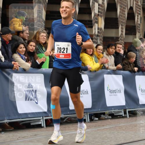 05.10.2025 - 20. swb-Marathon Bremen Strokosch-Dieckow http://msf.ph/oto/9240156 05.10.2025 12:42:24 Ziel 456, 1921 meine-sportfotos.de