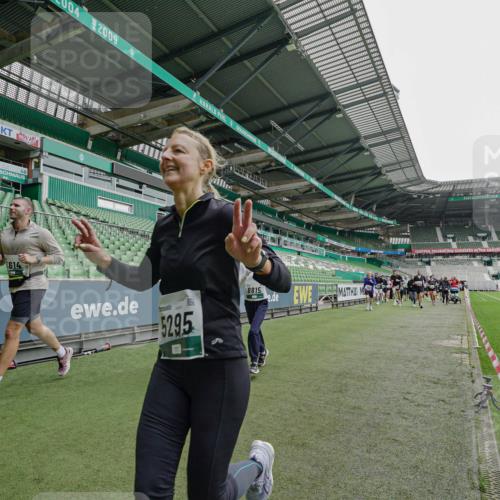 05.10.2025 - 20. swb-Marathon Bremen Michael Burmester http://msf.ph/oto/9240160 05.10.2025 13:04:58 Laufen im Stadion 100, 190, 199, 406, 421, 470, 490, 607, 678, 712, 858, 924, 1012, 1061, 1080, 1132, 1404, 1455, 1478, 1480, 1545, 1746, 1765, 1834, 1840, 1867, 1990, 1997, 2009, 2086, 2190, 2333, 2399, 2536, 2584, 2604, 2617, 2664, 2802, 2901, 2935, 2989, 3008, 3049, 3216, 3346, 3378, 3380, 3413, 3433, 3445, 3483, 3561, 3658, 3799, 3901, 4001, 4055, 4187, 4207, 4241, 4243, 4244, 4376, 4501, 4627, 4634, 4671, 4757, 4803, 4838, 4855, 4858, 4928, 5082, 5247, 5286, 5295, 5446, 5464, 5614, 5904 meine-sportfotos.de