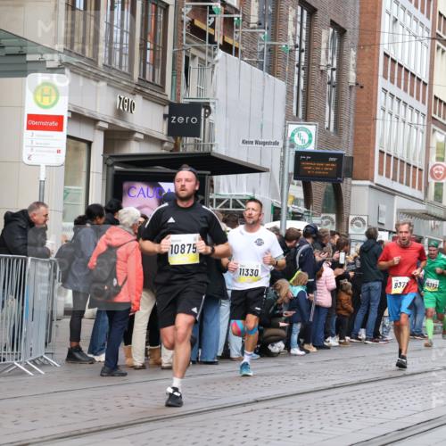 05.10.2025 - 20. swb-Marathon Bremen Strokosch-Dieckow http://msf.ph/oto/9240170 05.10.2025 10:47:21 Ziel 9339, 9377, 9924, 9929, 10062, 10073, 10319, 10382, 10601, 10676, 10850, 10875, 10929, 10947, 11244, 11330, 11409, 11708, 9339, 9377, 9924, 9929, 10062, 10073, 10319, 10382, 10601, 10676, 10850, 10875, 10929, 10947, 11244, 11330, 11409, 11708 meine-sportfotos.de