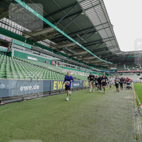 05.10.2025 - 20. swb-Marathon Bremen Michael Burmester http://msf.ph/oto/9240180 05.10.2025 13:05:02 Laufen im Stadion 100, 190, 199, 406, 421, 490, 607, 678, 712, 858, 924, 1012, 1061, 1132, 1404, 1455, 1480, 1545, 1746, 1765, 1834, 1840, 1867, 1990, 2009, 2086, 2190, 2399, 2536, 2584, 2604, 2664, 2802, 2901, 2935, 2989, 3008, 3025, 3049, 3216, 3346, 3378, 3380, 3413, 3433, 3445, 3483, 3561, 3658, 3799, 3901, 4001, 4055, 4187, 4207, 4241, 4243, 4244, 4376, 4501, 4627, 4634, 4665, 4671, 4757, 4838, 4855, 4858, 5082, 5247, 5286, 5295, 5446, 5464, 5614, 5904 meine-sportfotos.de
