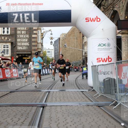 05.10.2025 - 20. swb-Marathon Bremen Yannick Fuchs http://msf.ph/oto/9240184 05.10.2025 10:39:56 Ziel 9922, 10052, 10171, 10175, 10176, 10753, 11335, 11349 meine-sportfotos.de