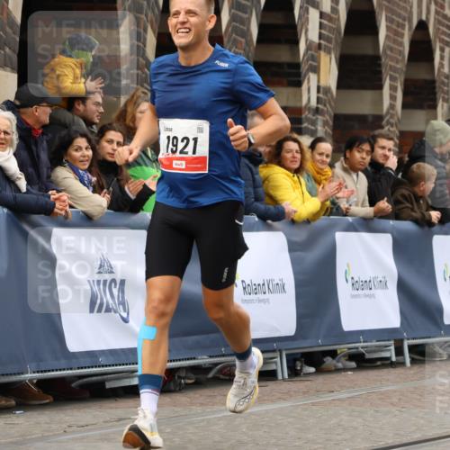 05.10.2025 - 20. swb-Marathon Bremen Strokosch-Dieckow http://msf.ph/oto/9240187 05.10.2025 12:42:24 Ziel 456, 1921 meine-sportfotos.de