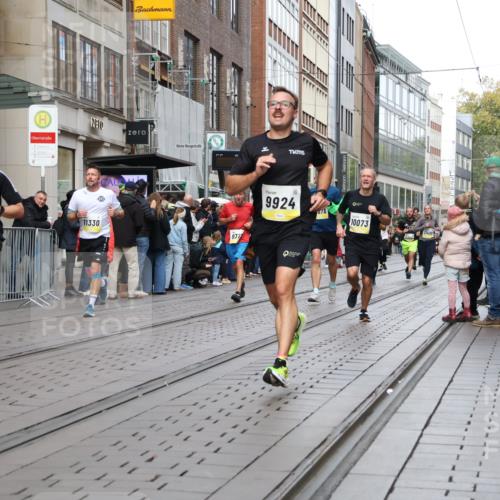 05.10.2025 - 20. swb-Marathon Bremen Strokosch-Dieckow http://msf.ph/oto/9240211 05.10.2025 10:47:22 Ziel 9339, 9377, 9924, 9929, 10062, 10073, 10089, 10382, 10601, 10676, 10850, 10875, 10929, 10947, 11244, 11330, 11409, 11628, 11708, 9339, 9377, 9924, 9929, 10062, 10073, 10089, 10382, 10601, 10676, 10850, 10875, 10929, 10947, 11244, 11330, 11409, 11628, 11708 meine-sportfotos.de