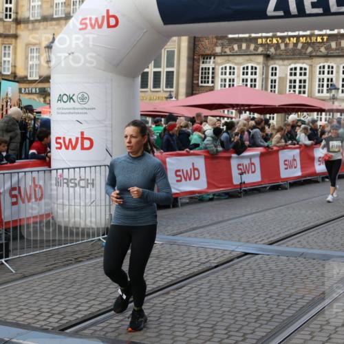 05.10.2025 - 20. swb-Marathon Bremen Yannick Fuchs http://msf.ph/oto/9240212 05.10.2025 11:08:14 Ziel 9557, 9599, 9617, 9874, 10125, 10365, 11309, 11490, 11677 meine-sportfotos.de