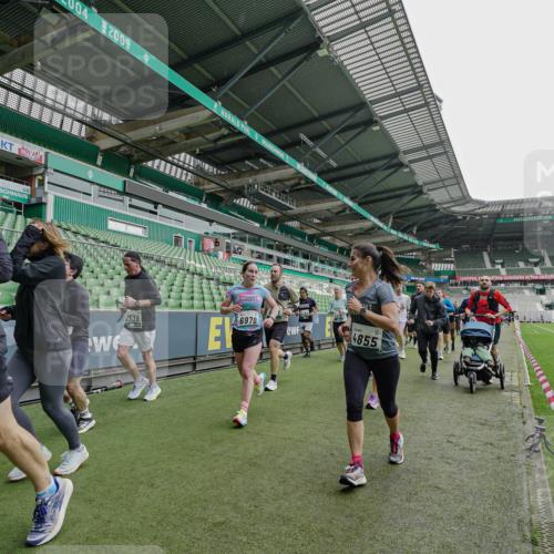 05.10.2025 - 20. swb-Marathon Bremen Michael Burmester http://msf.ph/oto/9240216 05.10.2025 13:05:05 Laufen im Stadion 190, 199, 406, 421, 490, 607, 678, 712, 858, 924, 1012, 1061, 1132, 1228, 1404, 1455, 1480, 1545, 1746, 1765, 1834, 1840, 1867, 1990, 2009, 2058, 2086, 2190, 2399, 2536, 2584, 2604, 2664, 2785, 2802, 2901, 2935, 2989, 3008, 3025, 3049, 3216, 3378, 3380, 3413, 3433, 3445, 3483, 3561, 3658, 3799, 3901, 4001, 4055, 4187, 4207, 4241, 4244, 4326, 4332, 4376, 4501, 4627, 4634, 4665, 4671, 4838, 4855, 4858, 4892, 5082, 5247, 5286, 5295, 5382, 5446, 5464, 5614, 5904, 6283 meine-sportfotos.de