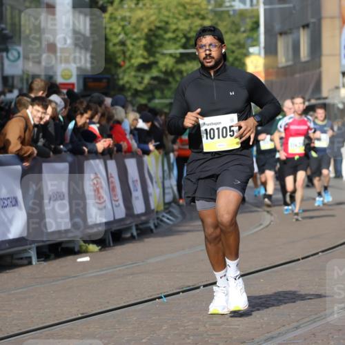 05.10.2025 - 20. swb-Marathon Bremen Strokosch-Dieckow http://msf.ph/oto/9240220 05.10.2025 10:56:55 Ziel 9451, 9669, 9937, 10069, 10105, 10397, 10867, 10924, 11168, 11274 meine-sportfotos.de