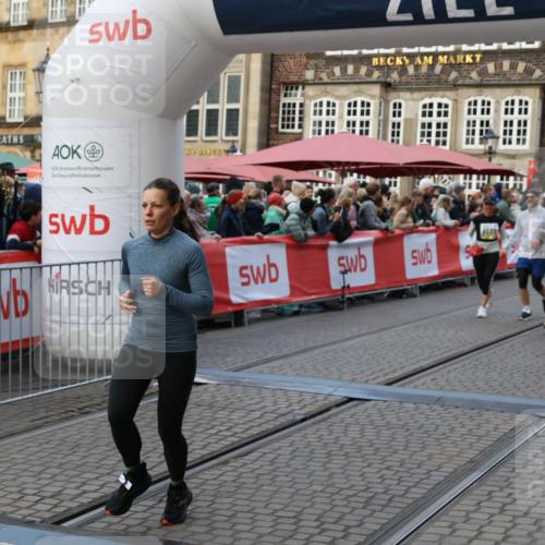 05.10.2025 - 20. swb-Marathon Bremen Yannick Fuchs http://msf.ph/oto/9240223 05.10.2025 11:08:14 Ziel 9557, 9599, 9617, 9874, 10125, 10365, 11309, 11490, 11677 meine-sportfotos.de