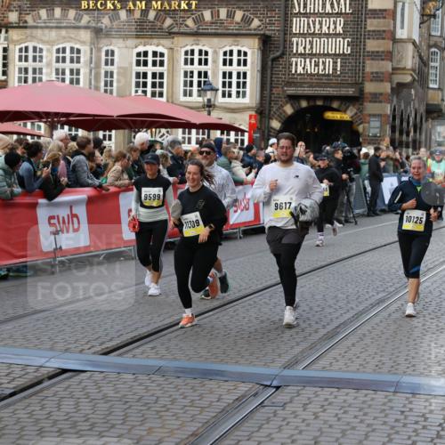 05.10.2025 - 20. swb-Marathon Bremen Yannick Fuchs http://msf.ph/oto/9240237 05.10.2025 11:08:14 Ziel 9557, 9599, 9617, 9874, 10125, 10365, 11309, 11490, 11677 meine-sportfotos.de