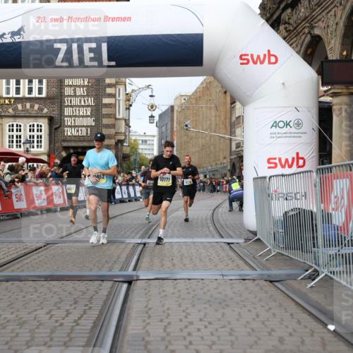 05.10.2025 - 20. swb-Marathon Bremen Yannick Fuchs http://msf.ph/oto/9240248 05.10.2025 10:39:56 Ziel 9922, 10052, 10171, 10175, 10176, 10753, 11335, 11349 meine-sportfotos.de