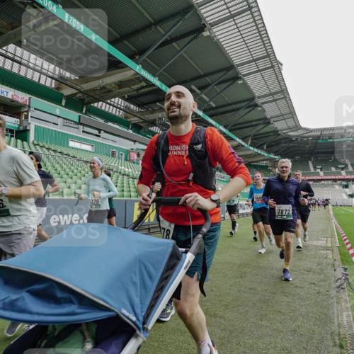 05.10.2025 - 20. swb-Marathon Bremen Michael Burmester http://msf.ph/oto/9240252 05.10.2025 13:05:07 Laufen im Stadion 190, 199, 406, 421, 490, 678, 712, 858, 924, 1061, 1132, 1228, 1404, 1455, 1480, 1545, 1746, 1765, 1834, 1840, 1867, 1990, 2009, 2058, 2086, 2190, 2399, 2536, 2584, 2604, 2664, 2785, 2802, 2901, 2935, 2989, 3008, 3025, 3049, 3216, 3378, 3380, 3413, 3433, 3445, 3483, 3561, 3658, 3799, 3837, 3901, 4001, 4055, 4187, 4207, 4241, 4244, 4326, 4332, 4376, 4501, 4627, 4634, 4665, 4671, 4838, 4855, 4858, 4892, 4904, 5082, 5247, 5286, 5295, 5382, 5614, 5904, 6283 meine-sportfotos.de