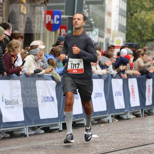 05.10.2025 - 20. swb-Marathon Bremen Strokosch-Dieckow http://msf.ph/oto/9240254 05.10.2025 12:42:35 Ziel 18, 1117 meine-sportfotos.de