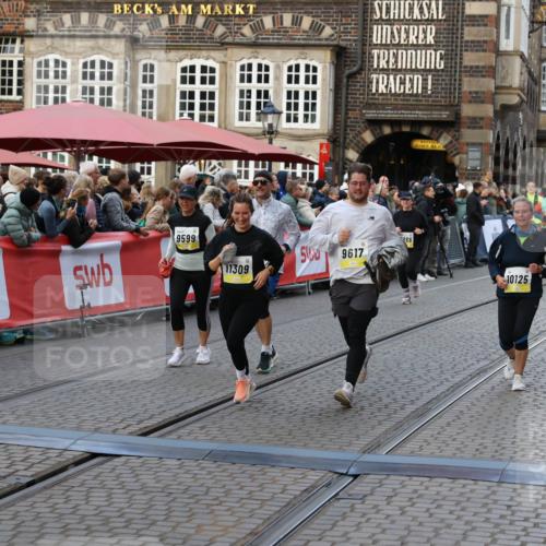 05.10.2025 - 20. swb-Marathon Bremen Yannick Fuchs http://msf.ph/oto/9240260 05.10.2025 11:08:15 Ziel 9557, 9599, 9617, 9874, 10125, 11309, 11490 meine-sportfotos.de