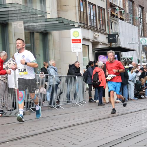 05.10.2025 - 20. swb-Marathon Bremen Strokosch-Dieckow http://msf.ph/oto/9240266 05.10.2025 10:47:24 Ziel 9339, 9377, 9924, 9929, 10062, 10073, 10089, 10382, 10601, 10676, 10850, 10875, 10929, 10947, 11244, 11330, 11409, 11628, 11708, 9339, 9377, 9924, 9929, 10062, 10073, 10089, 10382, 10601, 10676, 10850, 10875, 10929, 10947, 11244, 11330, 11409, 11628, 11708 meine-sportfotos.de