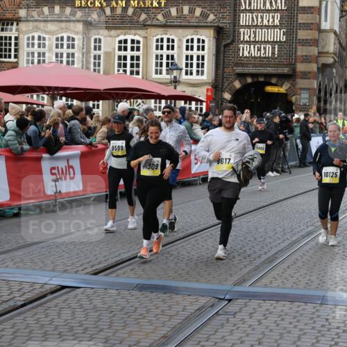 05.10.2025 - 20. swb-Marathon Bremen Yannick Fuchs http://msf.ph/oto/9240267 05.10.2025 11:08:15 Ziel 9557, 9599, 9617, 9874, 10125, 11309, 11490 meine-sportfotos.de
