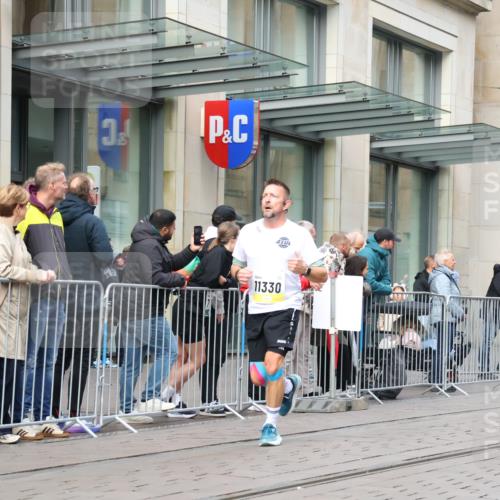 05.10.2025 - 20. swb-Marathon Bremen Strokosch-Dieckow http://msf.ph/oto/9240276 05.10.2025 10:47:24 Ziel 9339, 9377, 9924, 9929, 10062, 10073, 10089, 10382, 10601, 10676, 10850, 10875, 10929, 10947, 11244, 11330, 11409, 11628, 11708, 9339, 9377, 9924, 9929, 10062, 10073, 10089, 10382, 10601, 10676, 10850, 10875, 10929, 10947, 11244, 11330, 11409, 11628, 11708 meine-sportfotos.de