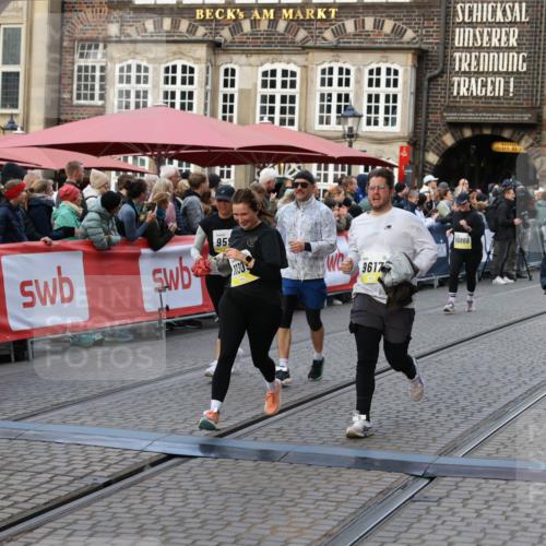 05.10.2025 - 20. swb-Marathon Bremen Yannick Fuchs http://msf.ph/oto/9240277 05.10.2025 11:08:15 Ziel 9557, 9599, 9617, 9874, 10125, 11309, 11490 meine-sportfotos.de