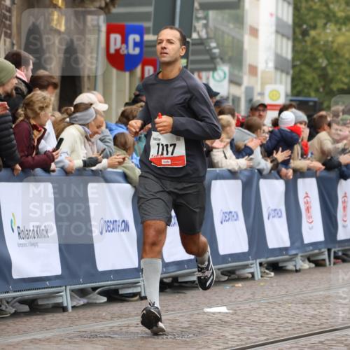 05.10.2025 - 20. swb-Marathon Bremen Strokosch-Dieckow http://msf.ph/oto/9240283 05.10.2025 12:42:35 Ziel 18, 1117 meine-sportfotos.de