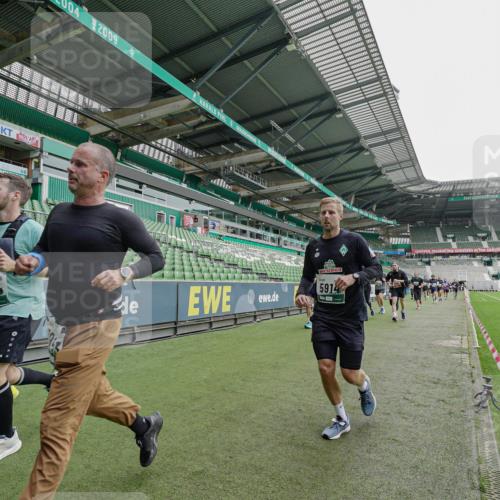 05.10.2025 - 20. swb-Marathon Bremen Michael Burmester http://msf.ph/oto/9240286 05.10.2025 13:05:10 Laufen im Stadion 190, 199, 406, 421, 490, 678, 712, 858, 924, 1061, 1132, 1228, 1404, 1455, 1480, 1545, 1702, 1746, 1765, 1834, 1840, 1867, 1990, 2009, 2058, 2086, 2190, 2399, 2536, 2584, 2604, 2664, 2785, 2802, 2901, 2935, 2989, 3008, 3025, 3049, 3216, 3378, 3380, 3413, 3433, 3445, 3483, 3561, 3658, 3799, 3837, 3901, 4001, 4055, 4187, 4207, 4241, 4244, 4326, 4332, 4376, 4501, 4627, 4634, 4665, 4671, 4838, 4855, 4858, 4892, 4904, 5082, 5247, 5286, 5295, 5382, 5614, 5904, 6283 meine-sportfotos.de