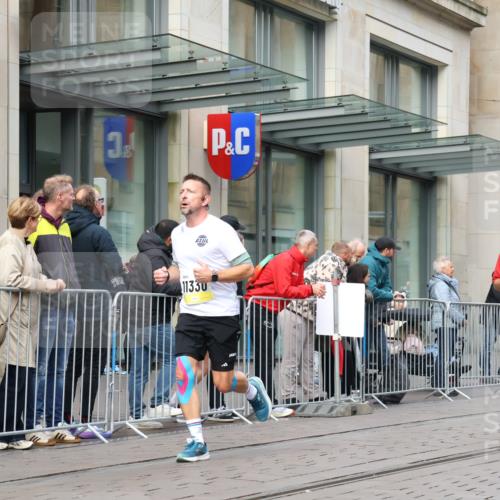 05.10.2025 - 20. swb-Marathon Bremen Strokosch-Dieckow http://msf.ph/oto/9240287 05.10.2025 10:47:24 Ziel 9339, 9377, 9924, 9929, 10062, 10073, 10089, 10382, 10601, 10676, 10850, 10875, 10929, 10947, 11244, 11330, 11409, 11628, 11708, 9339, 9377, 9924, 9929, 10062, 10073, 10089, 10382, 10601, 10676, 10850, 10875, 10929, 10947, 11244, 11330, 11409, 11628, 11708 meine-sportfotos.de