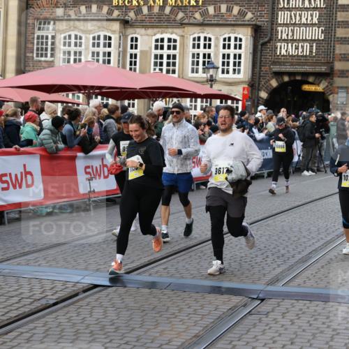 05.10.2025 - 20. swb-Marathon Bremen Yannick Fuchs http://msf.ph/oto/9240291 05.10.2025 11:08:15 Ziel 9557, 9599, 9617, 9874, 10125, 11309, 11490 meine-sportfotos.de