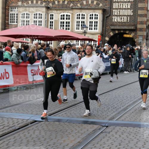05.10.2025 - 20. swb-Marathon Bremen Yannick Fuchs http://msf.ph/oto/9240296 05.10.2025 11:08:15 Ziel 9557, 9599, 9617, 9874, 10125, 11309, 11490 meine-sportfotos.de