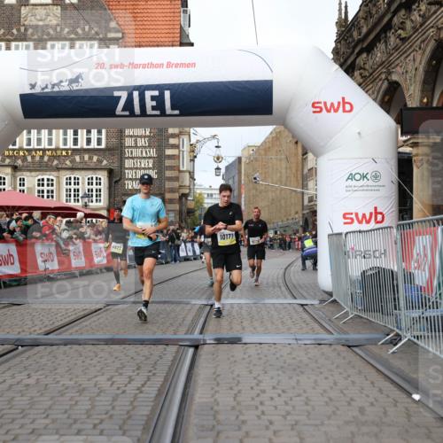 05.10.2025 - 20. swb-Marathon Bremen Yannick Fuchs http://msf.ph/oto/9240304 05.10.2025 10:39:57 Ziel 9213, 9922, 10052, 10171, 10175, 10176, 10753, 11335, 11349 meine-sportfotos.de