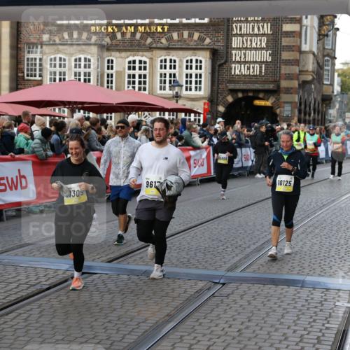 05.10.2025 - 20. swb-Marathon Bremen Yannick Fuchs http://msf.ph/oto/9240307 05.10.2025 11:08:15 Ziel 9557, 9599, 9617, 9874, 10125, 11309, 11490 meine-sportfotos.de