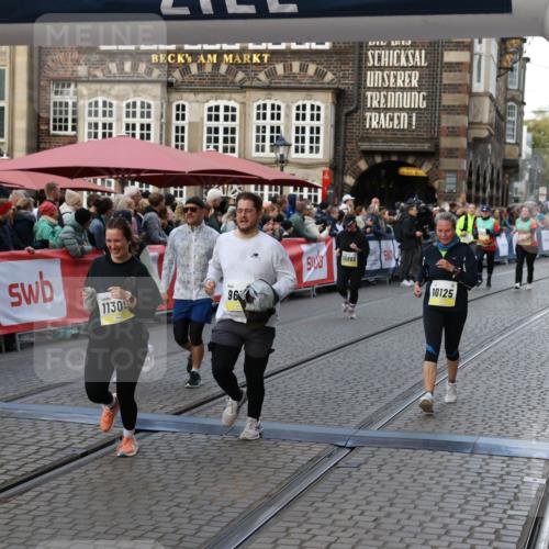 05.10.2025 - 20. swb-Marathon Bremen Yannick Fuchs http://msf.ph/oto/9240315 05.10.2025 11:08:16 Ziel 9557, 9599, 9617, 9874, 10125, 10866, 11309, 11490 meine-sportfotos.de