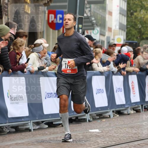 05.10.2025 - 20. swb-Marathon Bremen Strokosch-Dieckow http://msf.ph/oto/9240318 05.10.2025 12:42:35 Ziel 18, 1117 meine-sportfotos.de