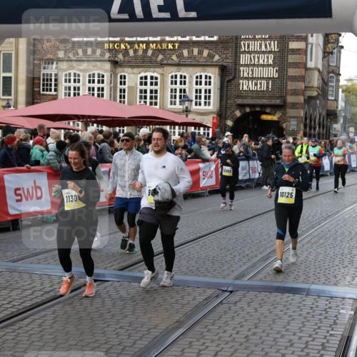 05.10.2025 - 20. swb-Marathon Bremen Yannick Fuchs http://msf.ph/oto/9240324 05.10.2025 11:08:16 Ziel 9557, 9599, 9617, 9874, 10125, 10866, 11309, 11490 meine-sportfotos.de